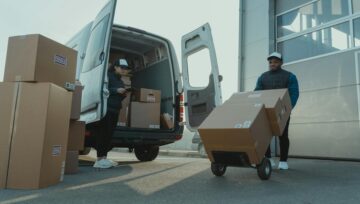 Top benefits of hiring our trucking service